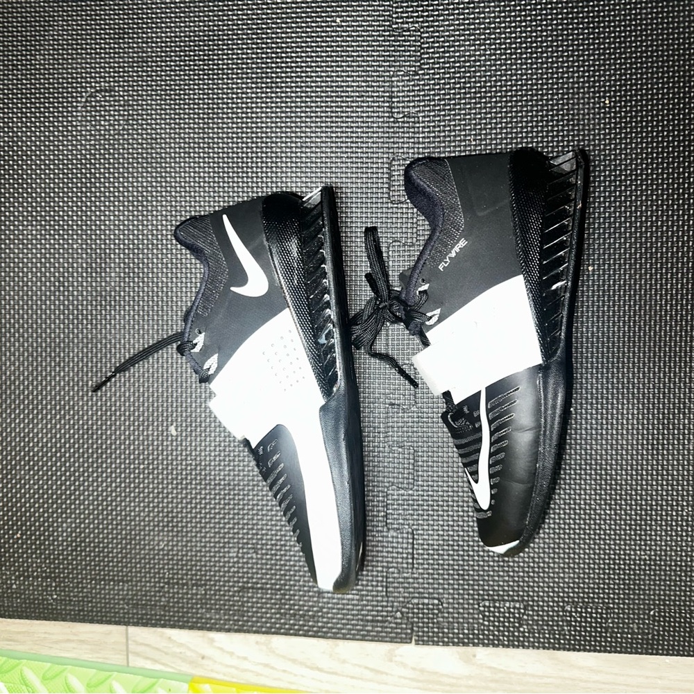 Nike women’s  Black and White Training Shoes 7.5 Romaleos weightlifting